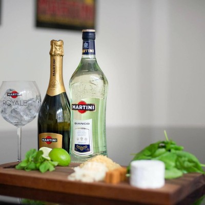 Martini Bianco 14,4 % 0,75 l

Stredné suchý vermút značky Martini. Je ochutený bielym vínom, alpskými bylinami a vanilkou a vďaka tomu je mierne sladší. Prvýkrát bol vydaný v roku 1910.
.
.
.
#vinotekaandre #martini #vermut #vermutlovers
